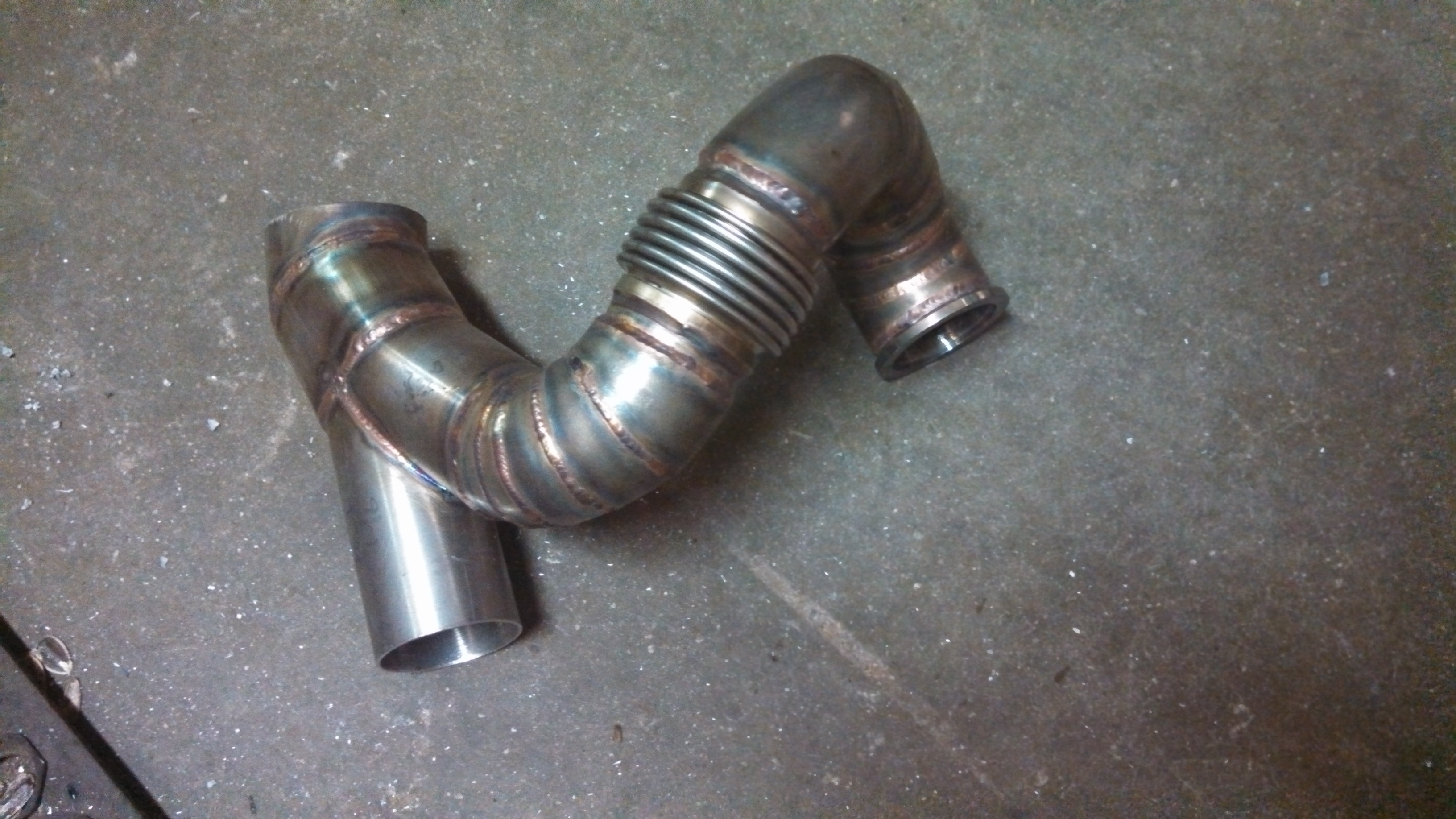 rear wastegate outlet and merge.jpg